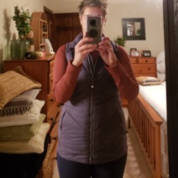 Athleta Rockridge Primaloft Vest, Size MEDIUM, Purple - Picture 12 of 13